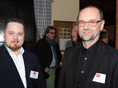 Moritz Hillmayer (rtfm, links) und Geschäftsführer Roland Spiegler (rechts) scheinen sich ebenfalls zu amüsieren.