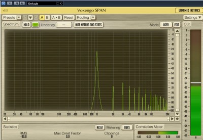 1000Hz-Onkyo.jpg (140.43 KiB) 1010 mal betrachtet 1kHz-Signal mit Oberwellen, gemessen am Lautsprecher-Ausgang des Onkyo