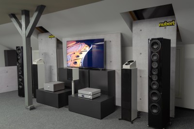 Unser Aufbau: nuPro X-8000 im Stereo, nuVero 170 Stereo und ein Wireless Surround mit nuPro X-8000 und X-4000
