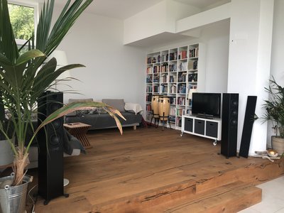 Die nuPro X-6000 macht im Wohnzimmer eine gute Figur