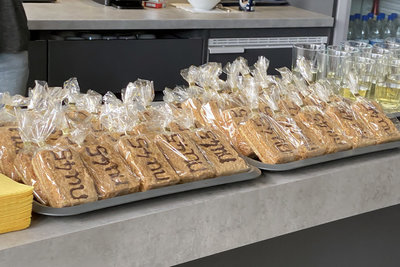 nu45-100120120350-aus.jpg (555.08 KiB) 1452 mal betrachtet Die Leckereien waren ganz frisch und ...