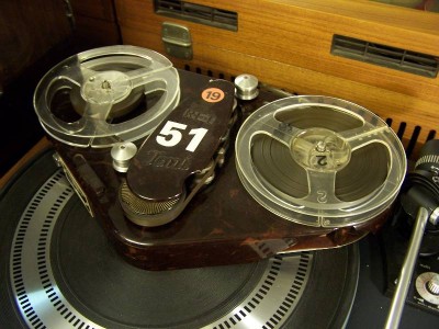 da liebe ich mir doch die "alte analogtechnick"<br />Museum lindenfels-DDR toni<br />gebortgt aus hifimuseum.de