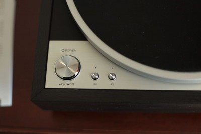 Hochwertiges aus Aluminium gefertigetes Aluminium Panel... Bedienelemente machen auch einen soliden Eindruck...