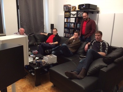 image26.jpeg (302.61 KiB) 1640 mal betrachtet noch eine kleine Gruppe auf der Couch (von links): tinepaul, Weyoun, MGM, g.vogt, Sele