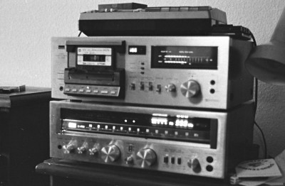 1982_Buechenbronn_Sansui_1.jpg (160.41 KiB) 854 mal betrachtet Sansui Reciever und Kassettendeck (1982)